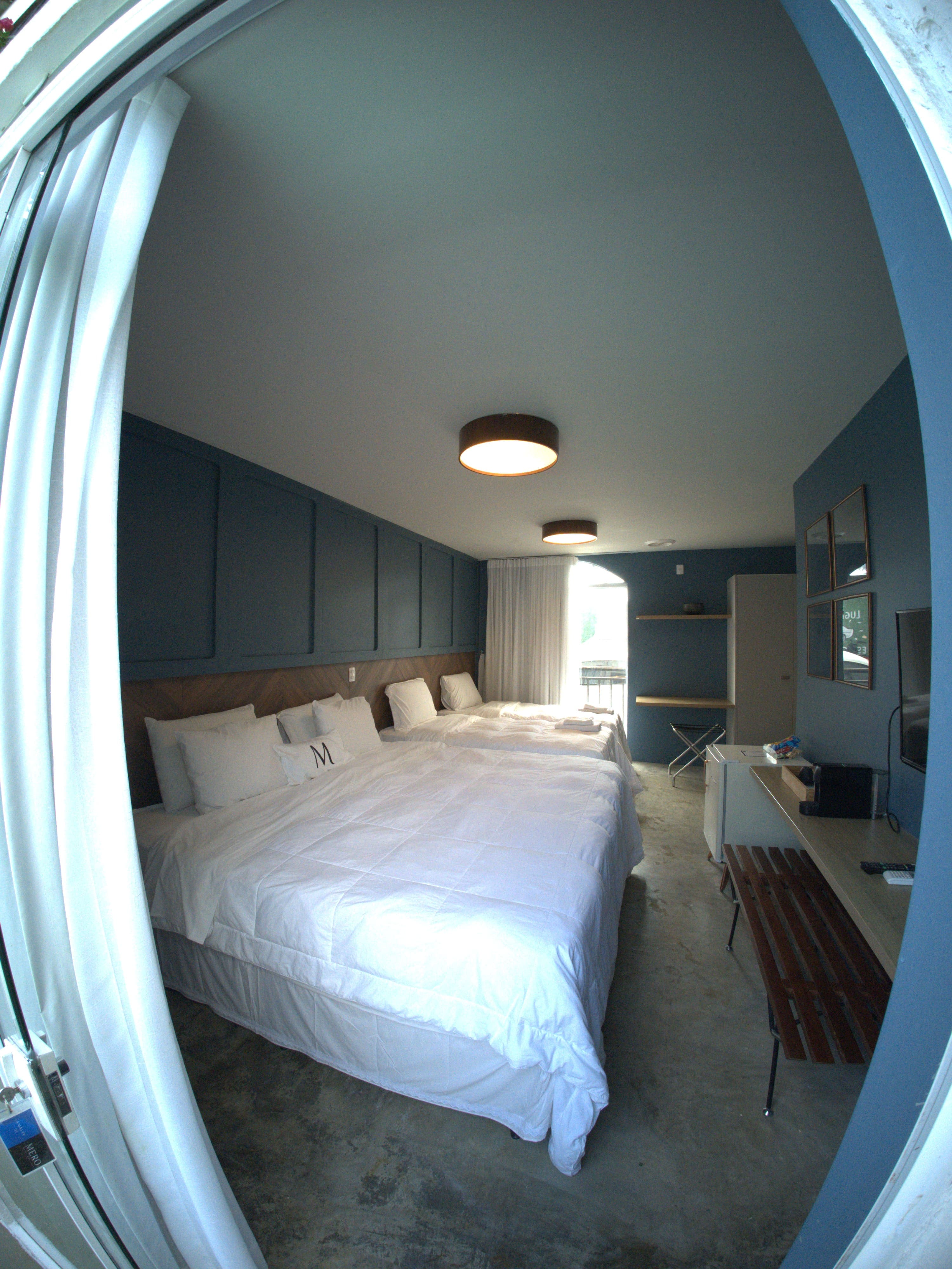 Quarto com duas camas de solteiro
