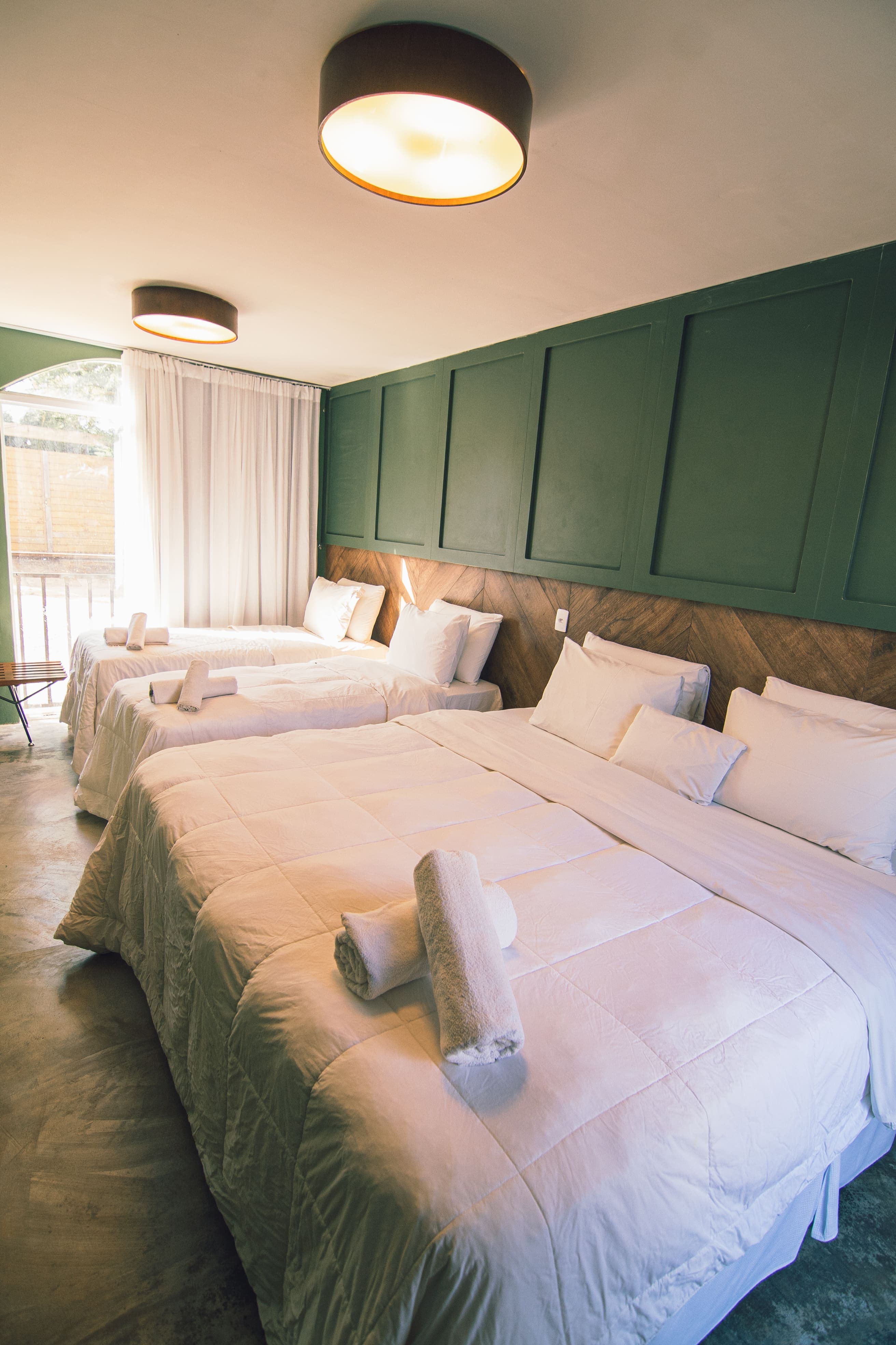 Quarto com duas camas de solteiro